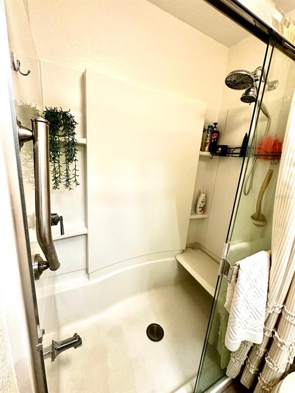 4749 Sunny Loop, Unit 4749 Holiday, FL 34690 - Photo 19 of 34 a bathroom with a tub