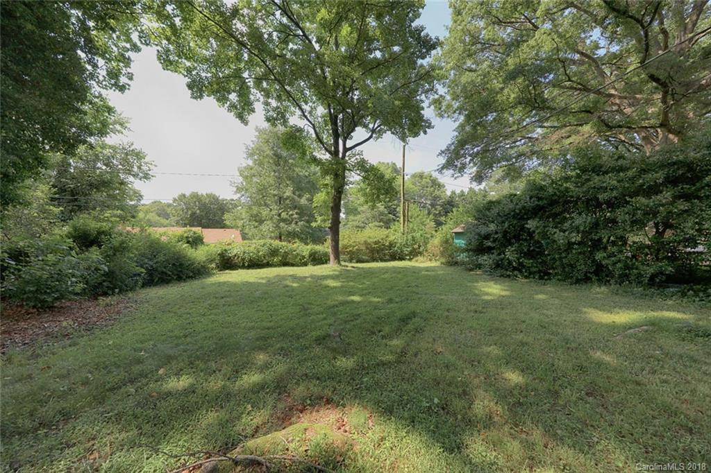 3327 Woodleaf Road Charlotte, NC 28205 - Photo 29 of 36 a view of outdoor space and yard