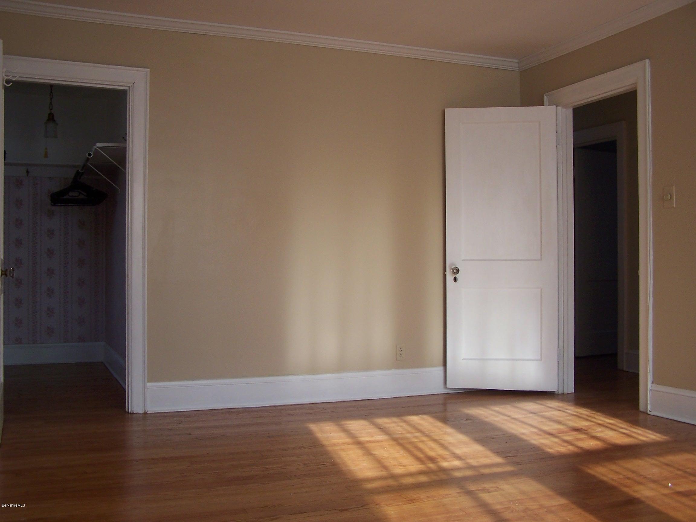 156 Cheshire Road Pittsfield, MA 01201 - Photo 15 of 18 100_4358