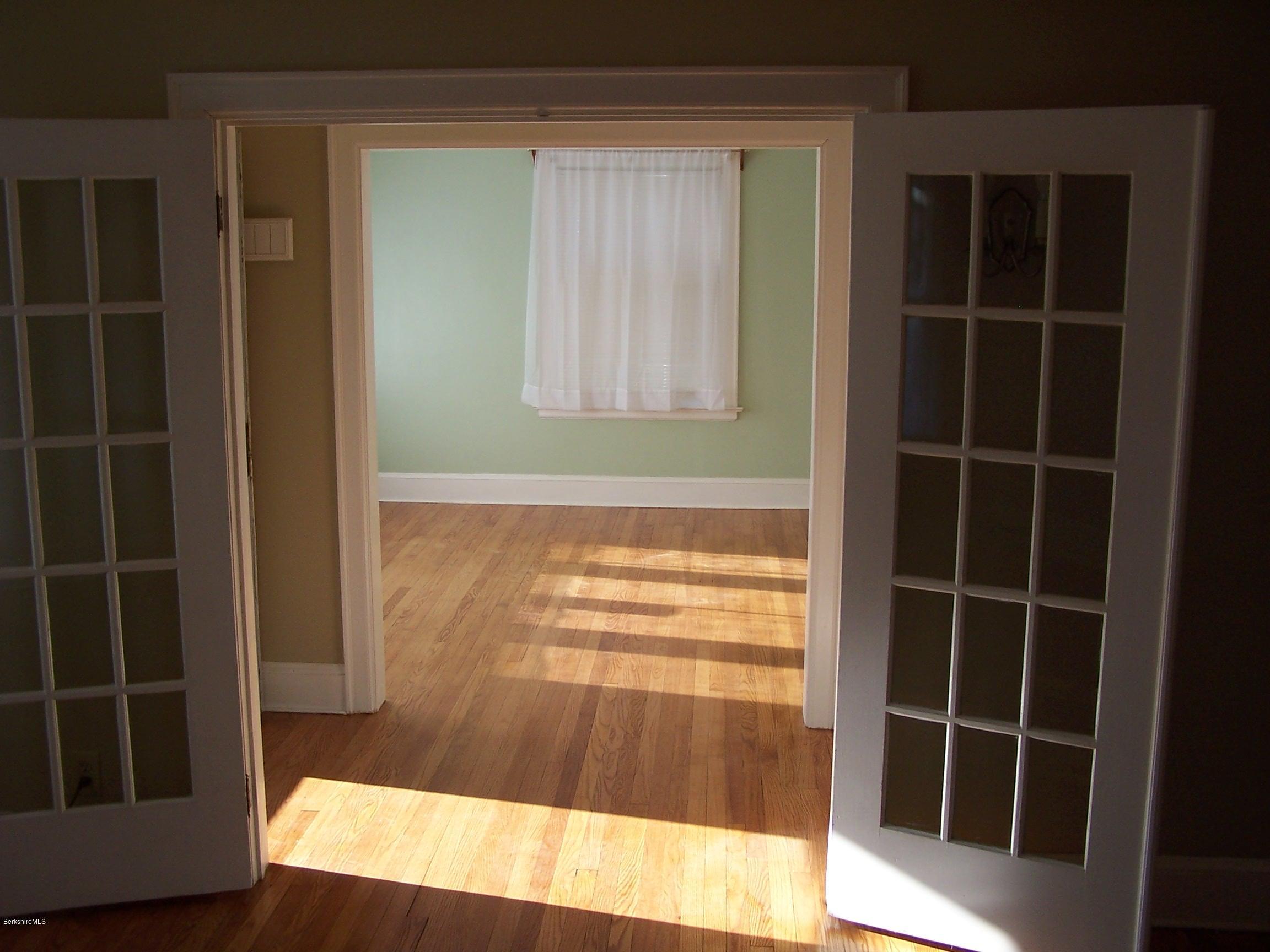 156 Cheshire Road Pittsfield, MA 01201 - Photo 8 of 18 100_4370