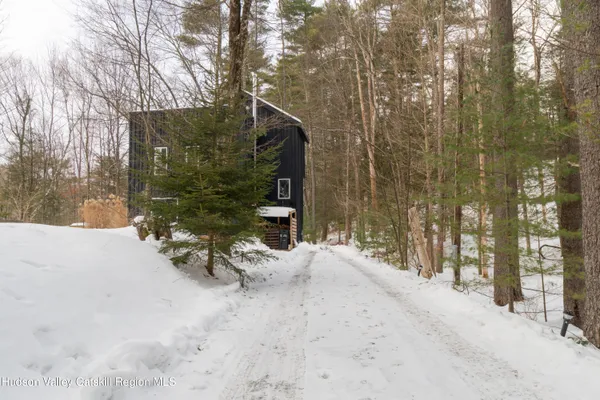 $775,000 | 15 Lake View Dr Lake Hill, Bearsville, NY 12409