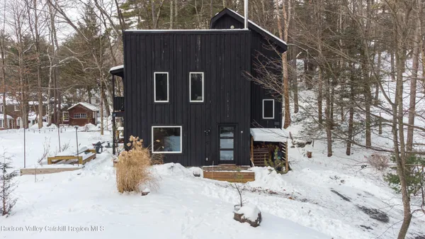 $775,000 | 15 Lake View Dr Lake Hill, Bearsville, NY 12409