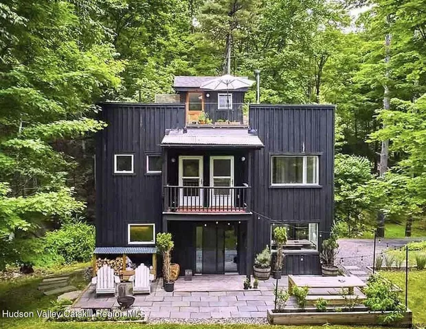 $775,000 | 15 Lake View Dr Lake Hill, Bearsville, NY 12409