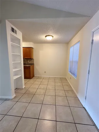 $950 | 4322 Gillis Street, Unit 208, Austin, TX 78704