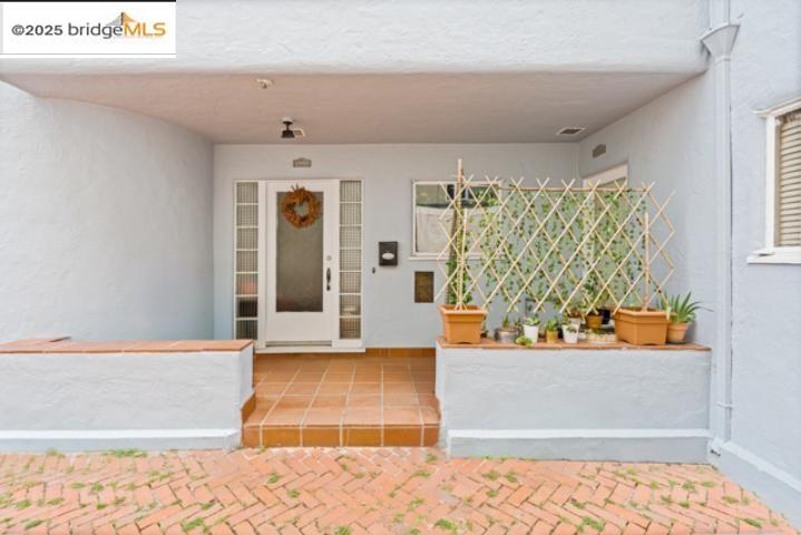 1682 Oxford Street Berkeley, CA 94709 - Photo 6 of 19 a view of living room