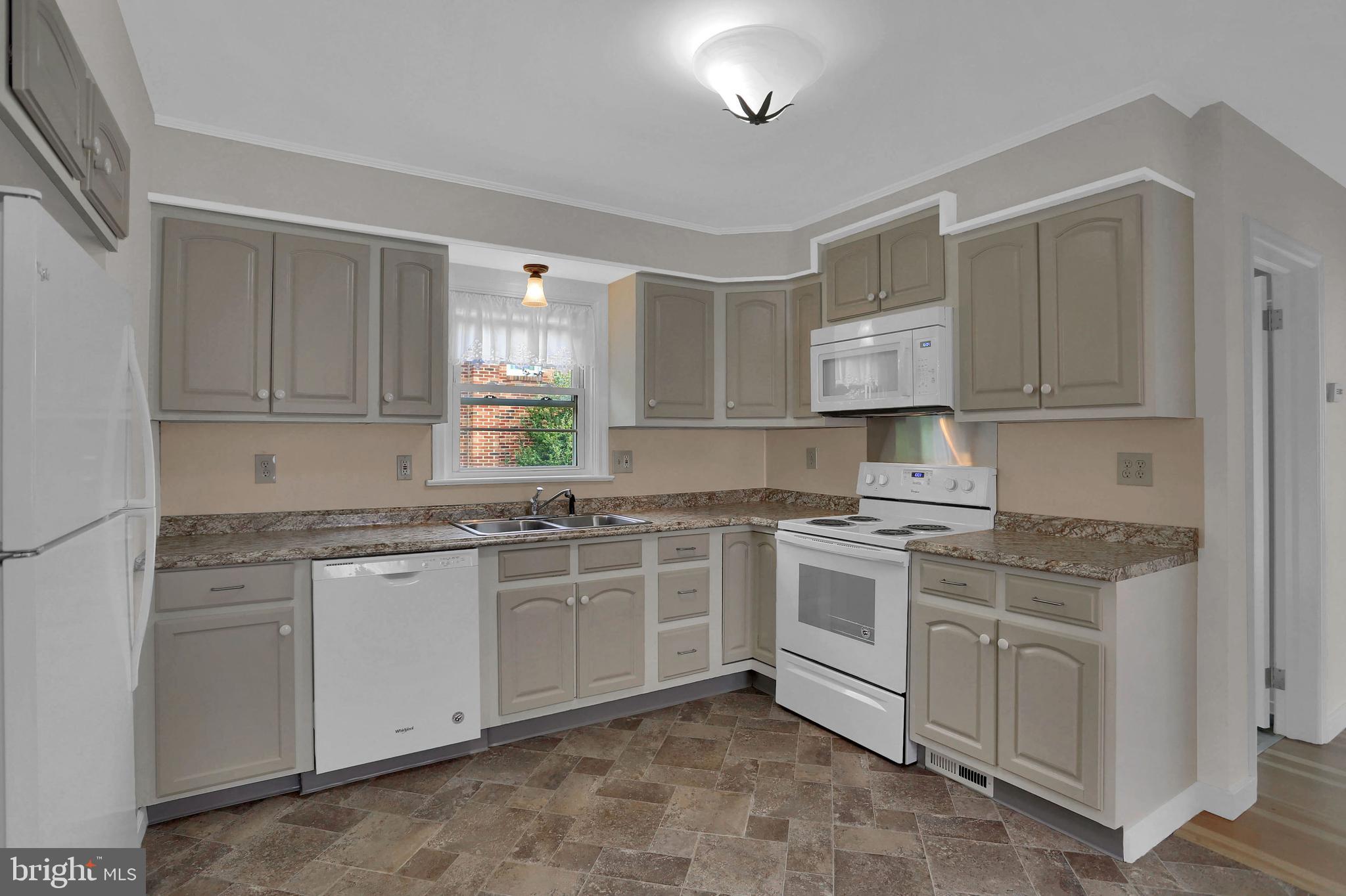 3265 Kingston Road York, PA 17402 - Photo 4 of 32 Gallery Image 4