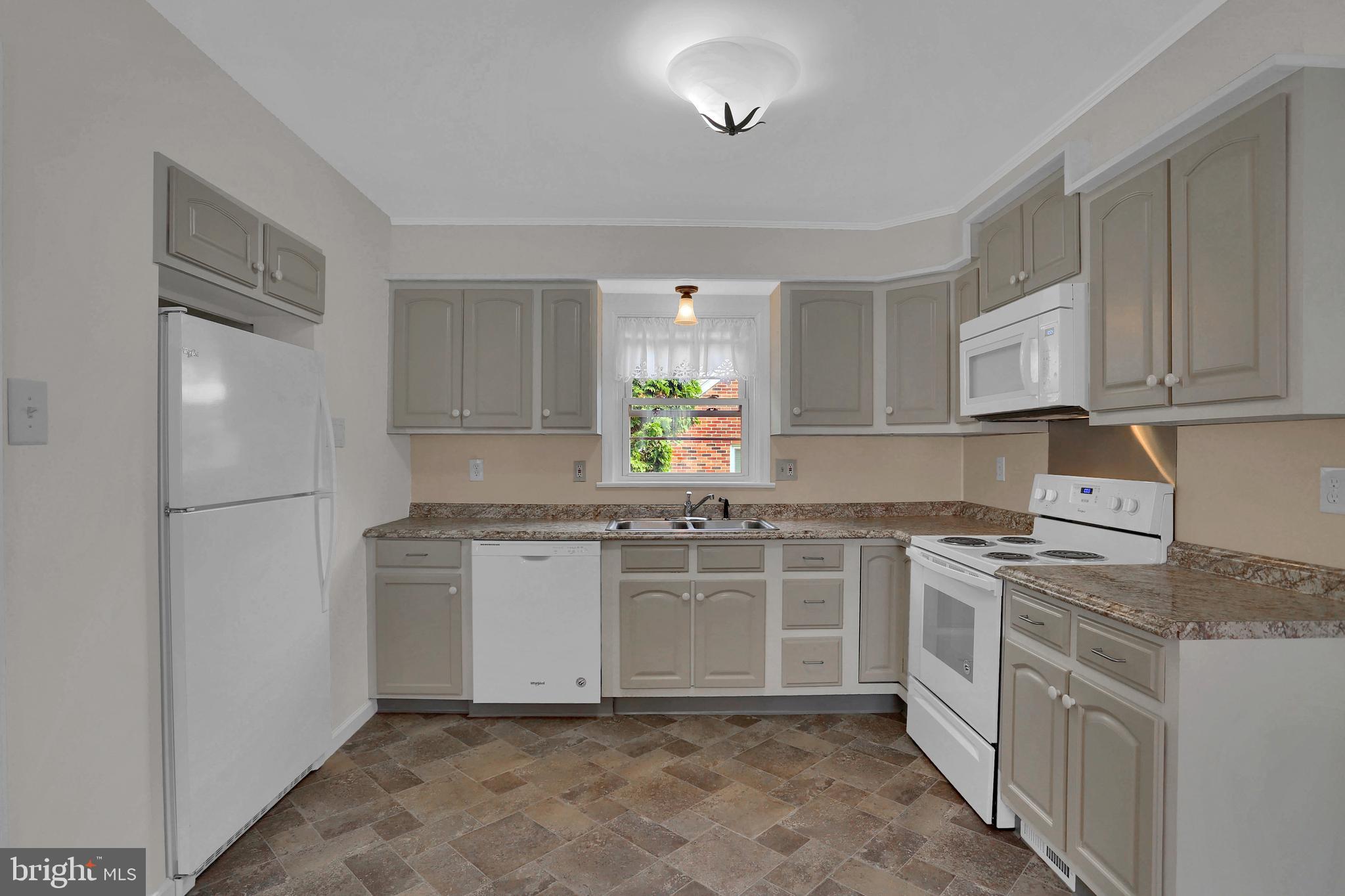 3265 Kingston Road York, PA 17402 - Photo 5 of 32 Gallery Image 5
