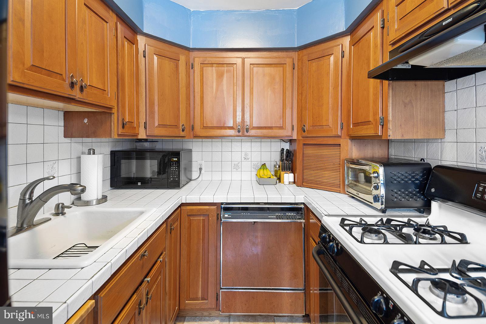 1737 Danforth Street Philadelphia, PA 19152 - Photo 11 of 31 Gallery Image 11