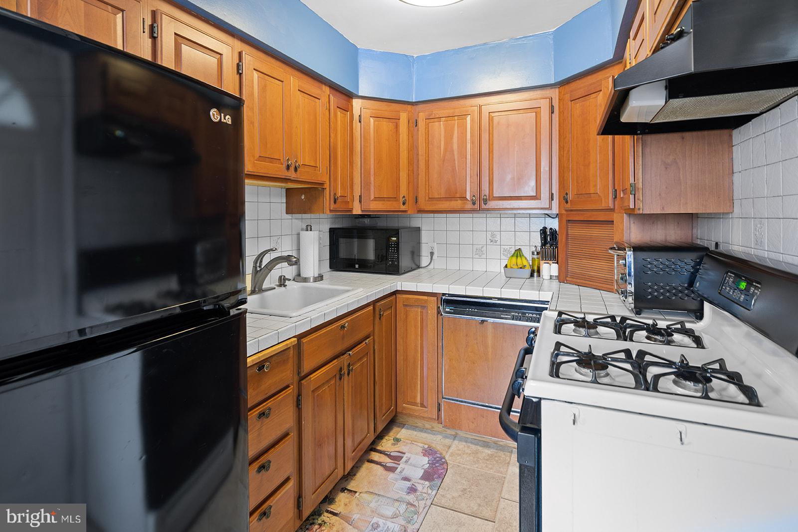 1737 Danforth Street Philadelphia, PA 19152 - Photo 10 of 31 Gallery Image 10