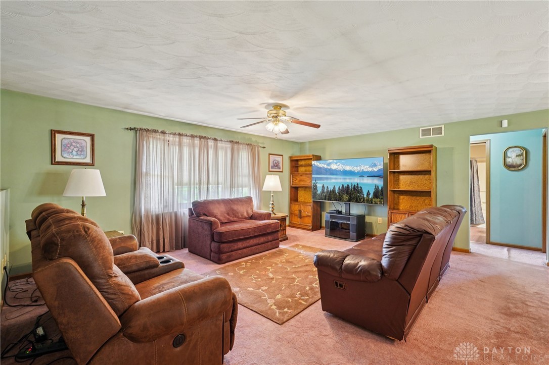 203 North Bickett Road Xenia, OH 45385 - Photo 5 of 68