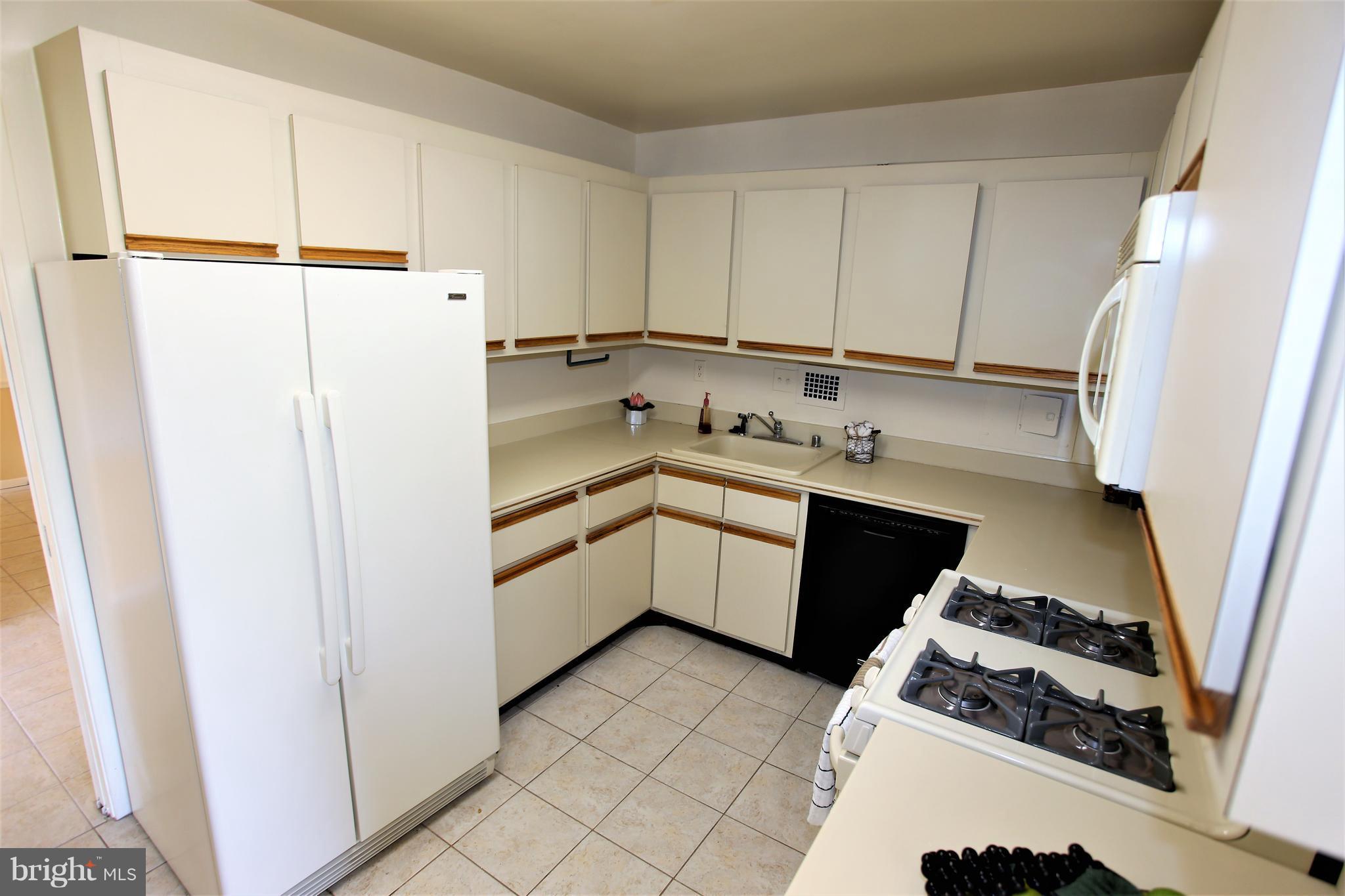 4515 Willard Avenue, Unit 704S Chevy Chase, MD 20815 - Photo 13 of 30 Kitchen