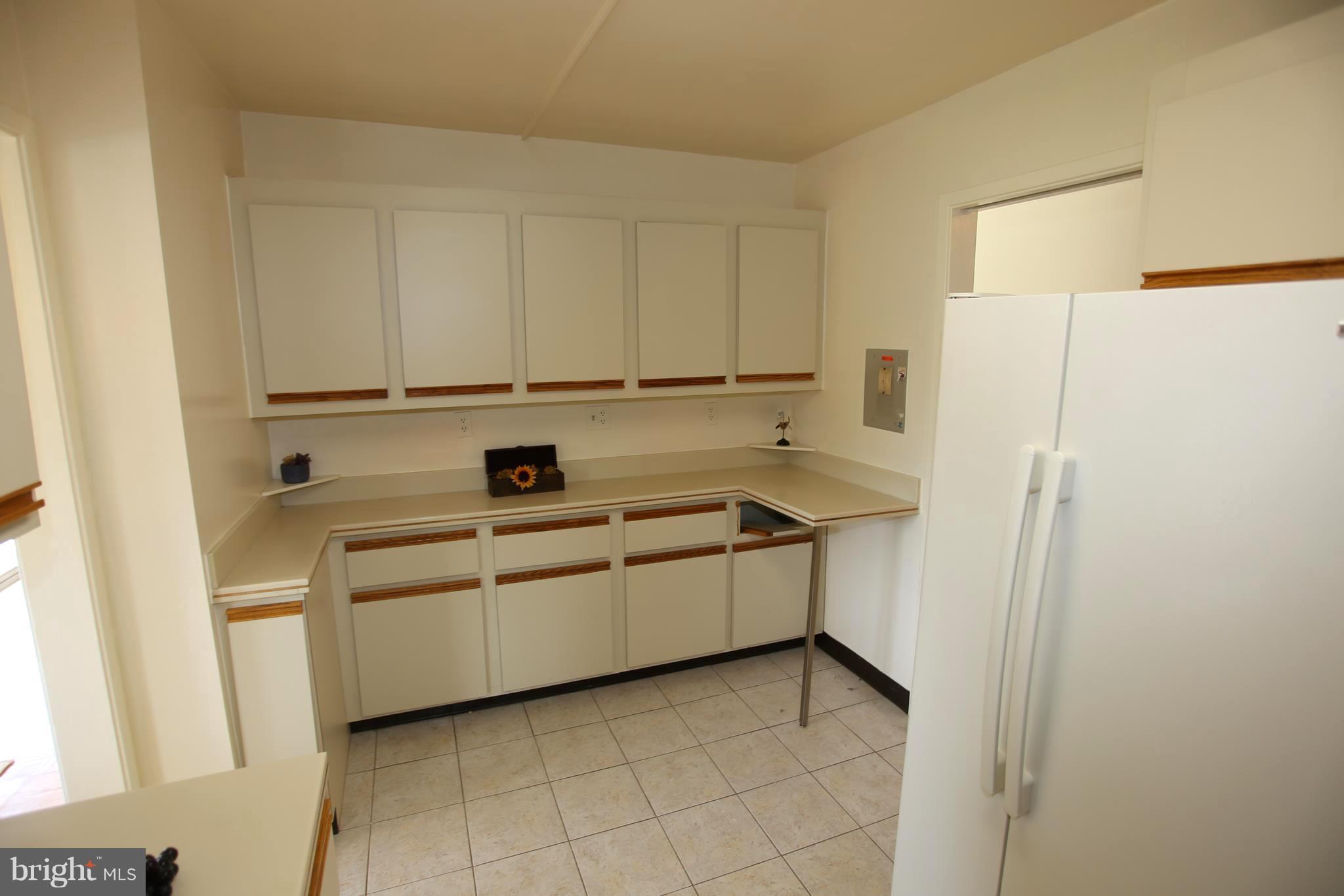 4515 Willard Avenue, Unit 704S Chevy Chase, MD 20815 - Photo 14 of 30 Kitchen
