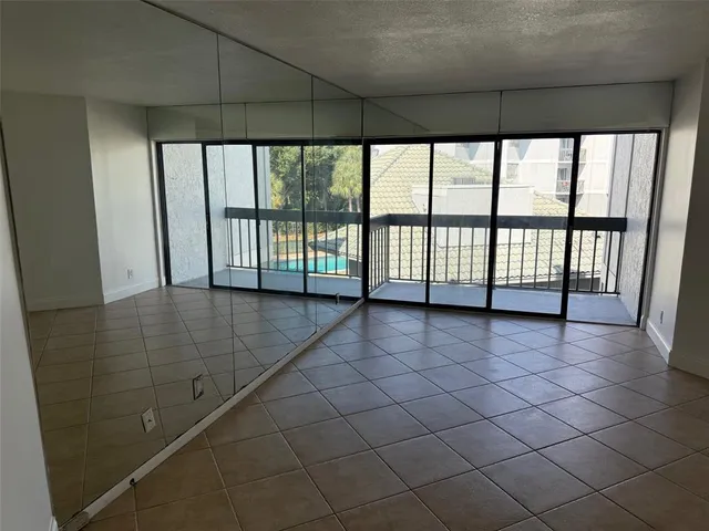 $2,000 | 2050 North Congress Avenue, Unit 205, West Palm Beach, FL 33401