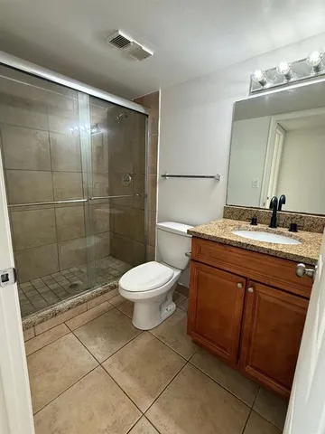 $2,000 | 2050 North Congress Avenue, Unit 205, West Palm Beach, FL 33401