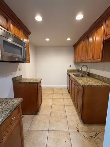 $2,000 | 2050 North Congress Avenue, Unit 205, West Palm Beach, FL 33401