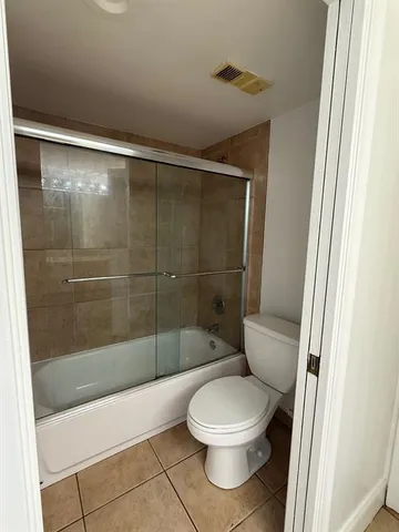 $2,000 | 2050 North Congress Avenue, Unit 205, West Palm Beach, FL 33401