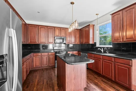 $639,900 | 6065 Irene Drive, Hoffman Estates, IL 60192