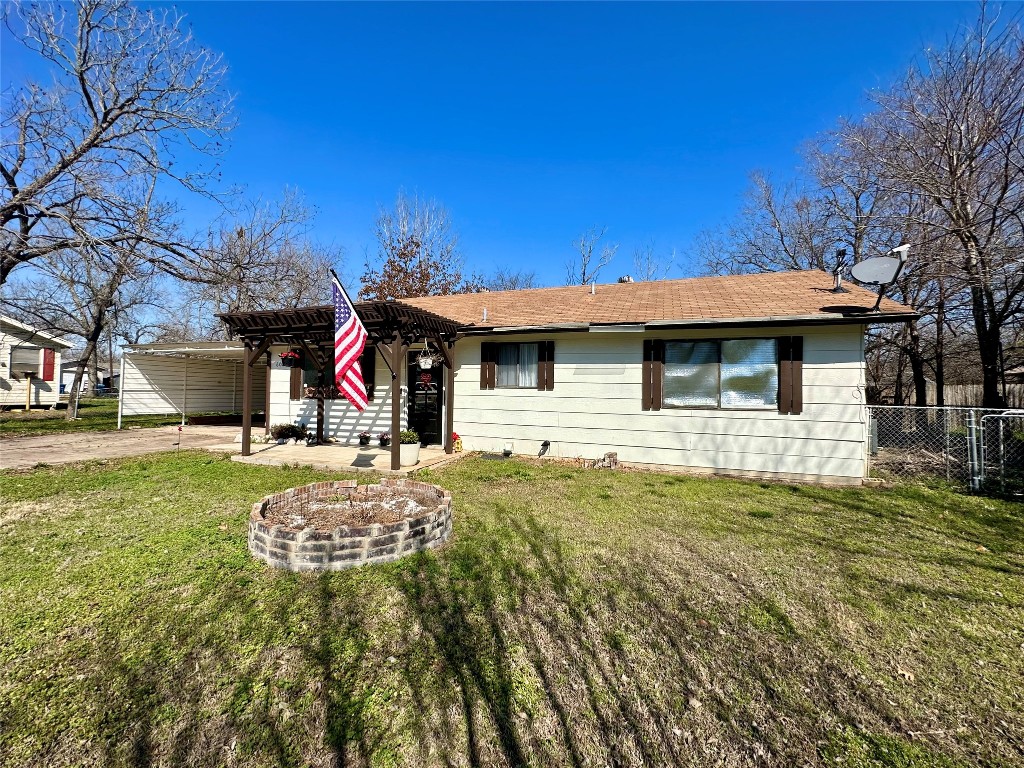 a view of a house with a backyard