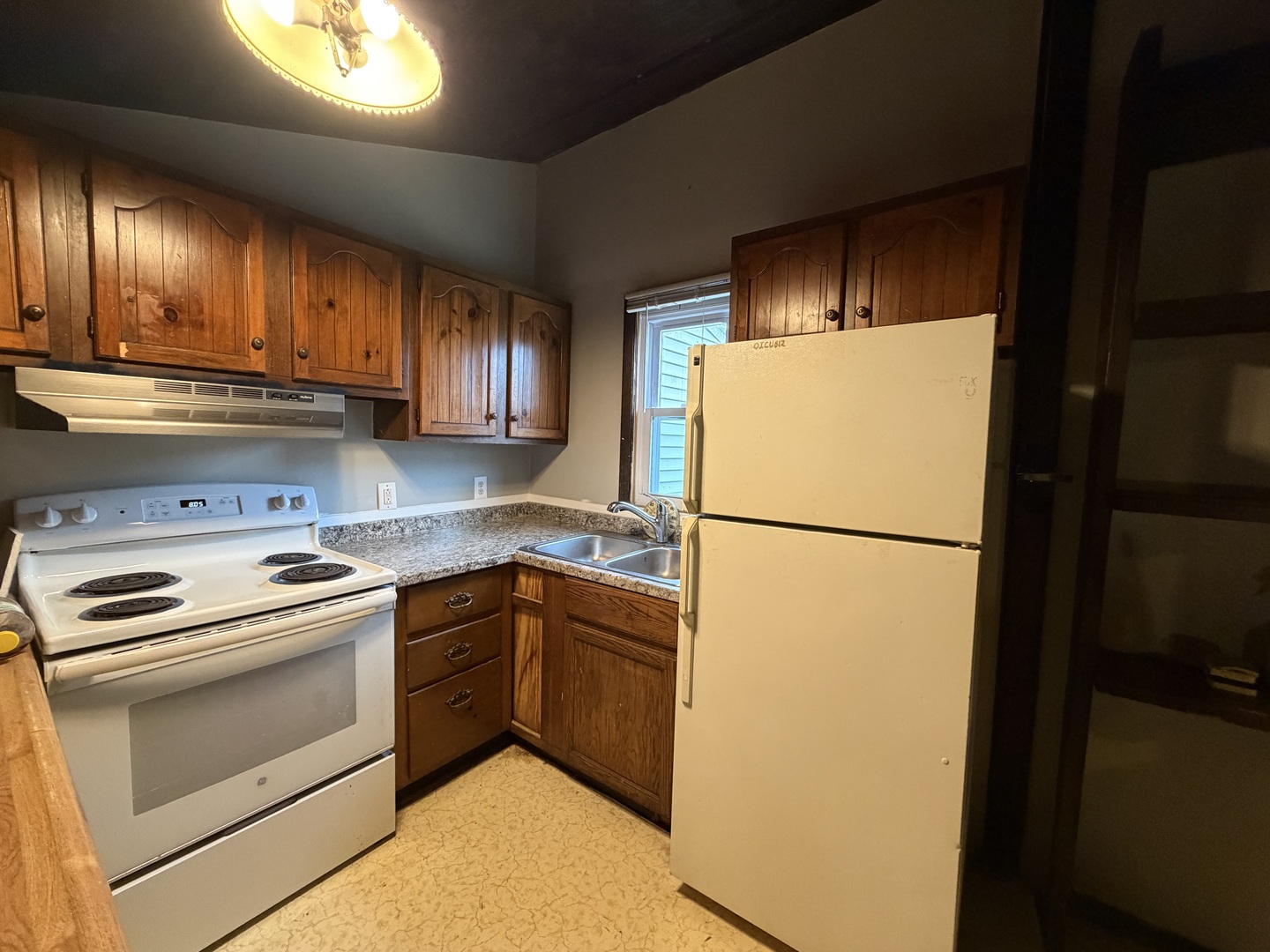 1802 Camanche Avenue Clinton, IA 52732 - Photo 8 of 18