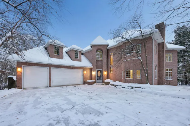 $1,295,000 | 9755 Primrose Avenue North, Stillwater, MN 55082