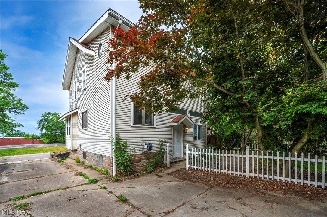 825 Dan Street Akron, OH 44310 - Photo 39 of 44
