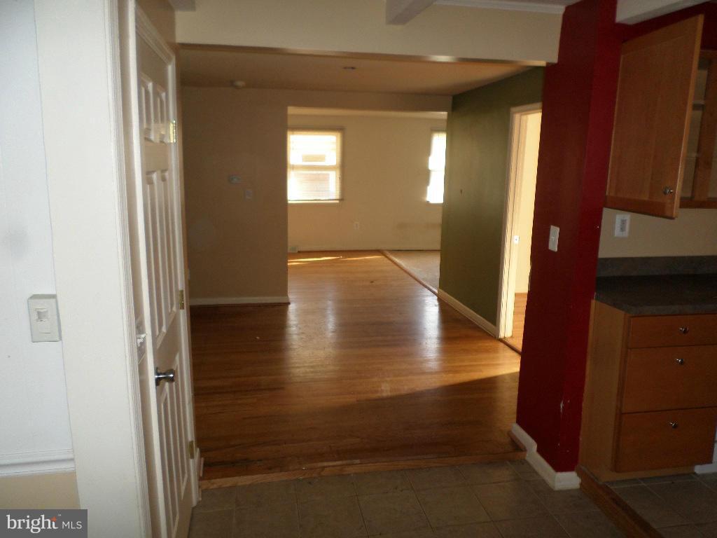 604 Beverly Road Reisterstown, MD 21136 - Photo 5 of 17 Family Room