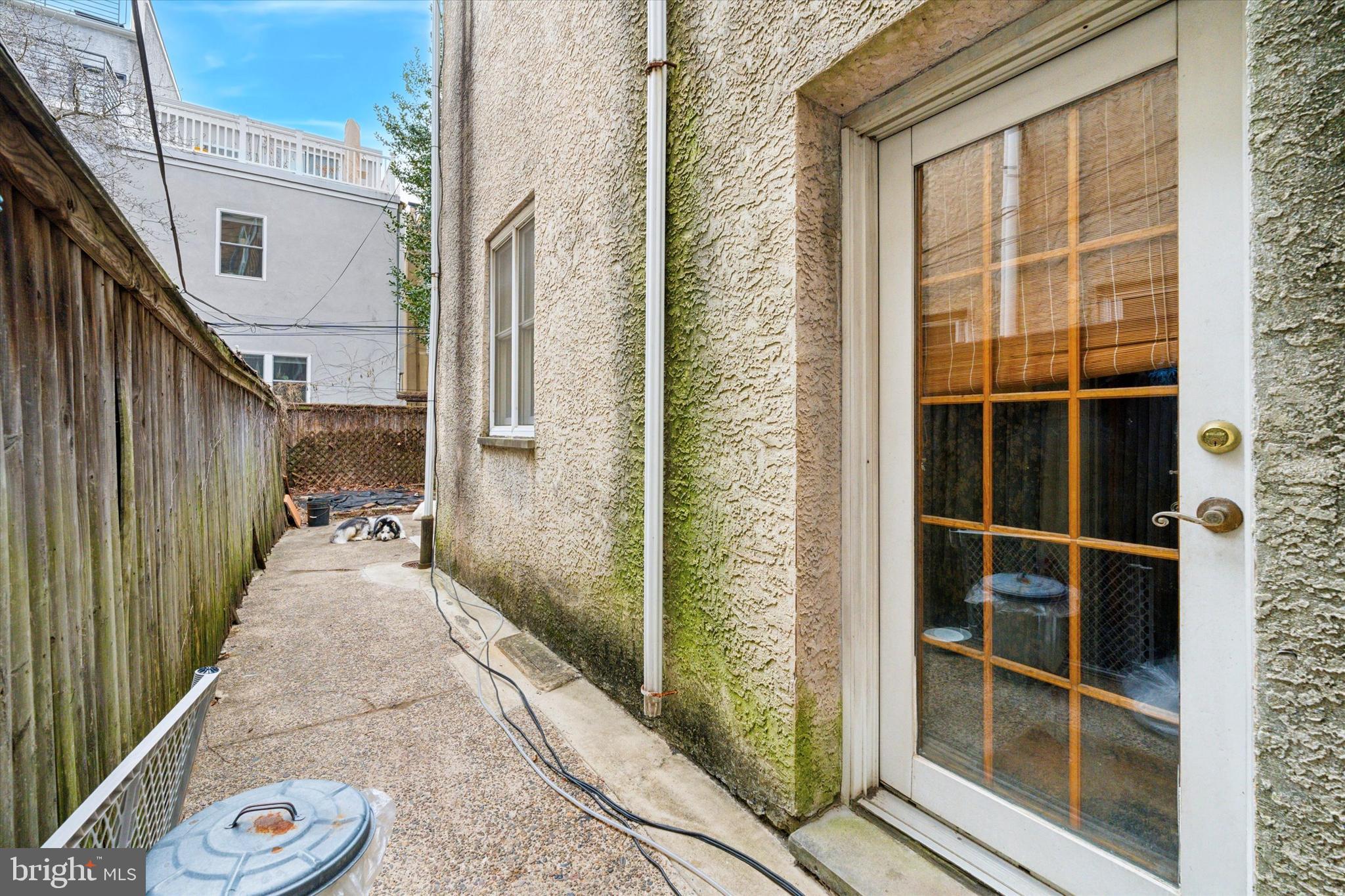 615 South 10th Street Philadelphia, PA 19147 - Photo 15 of 50 Unit 1- Yard