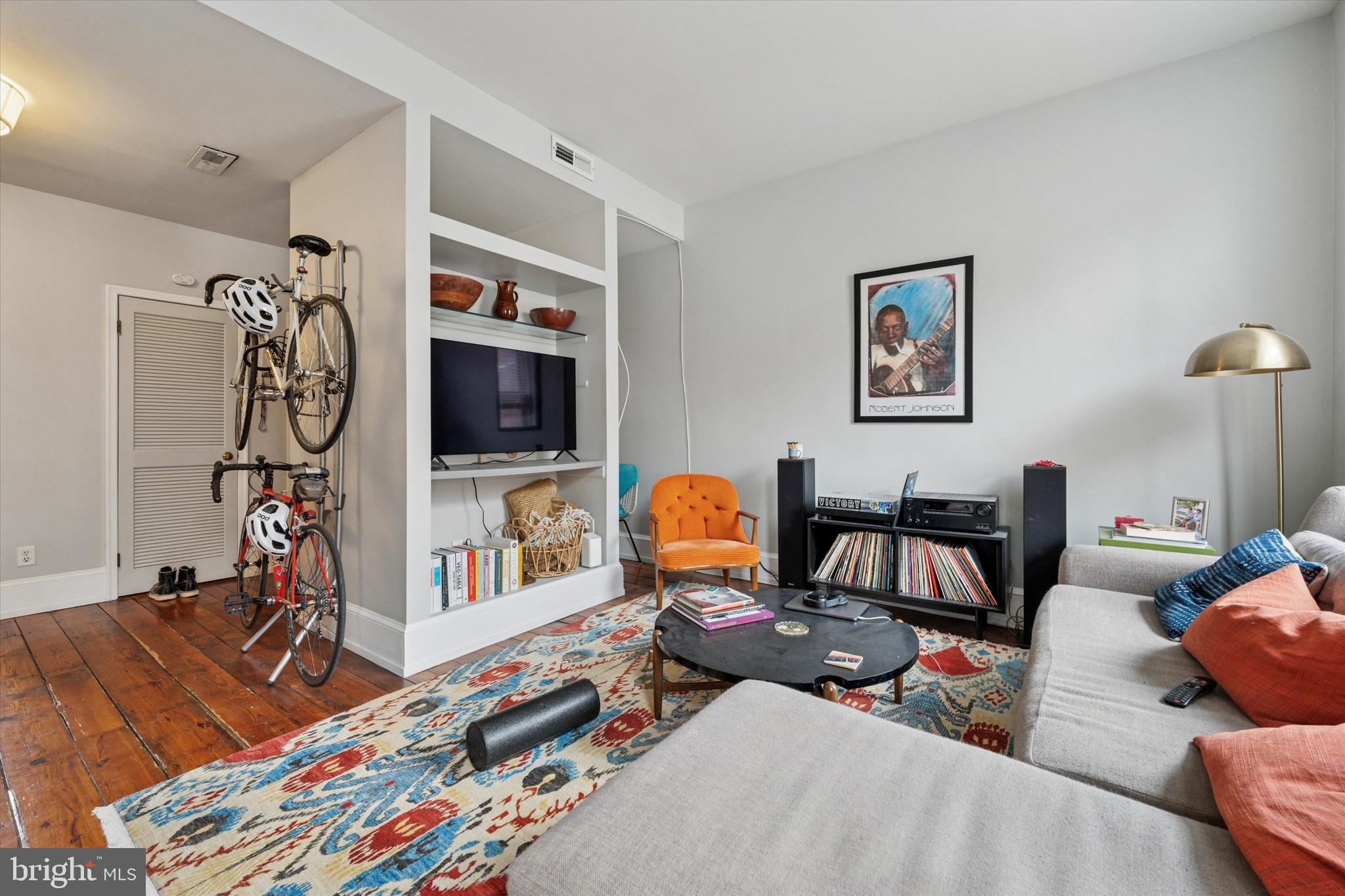 615 South 10th Street Philadelphia, PA 19147 - Photo 33 of 50 Unit 2F- Living Room