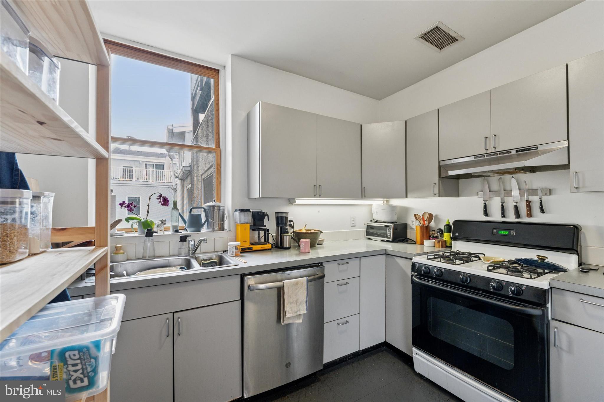 615 South 10th Street Philadelphia, PA 19147 - Photo 36 of 50 Unit 2F- Kitchen