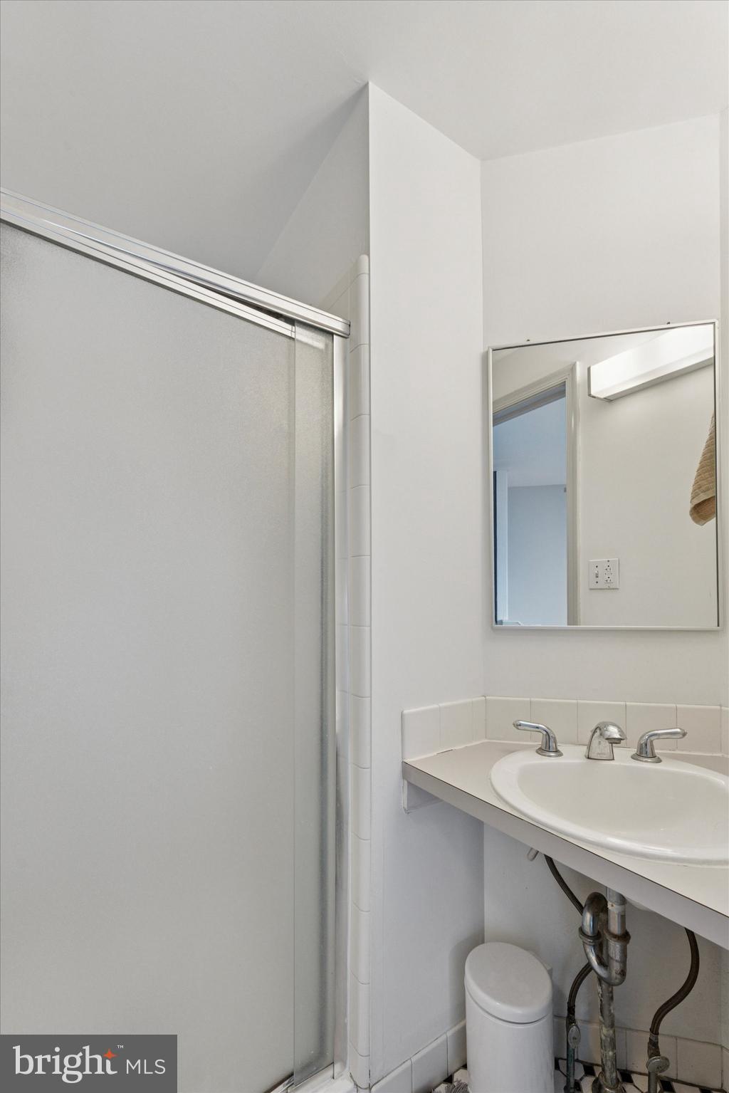 615 South 10th Street Philadelphia, PA 19147 - Photo 42 of 50 Unit 2F- Bathroom 1