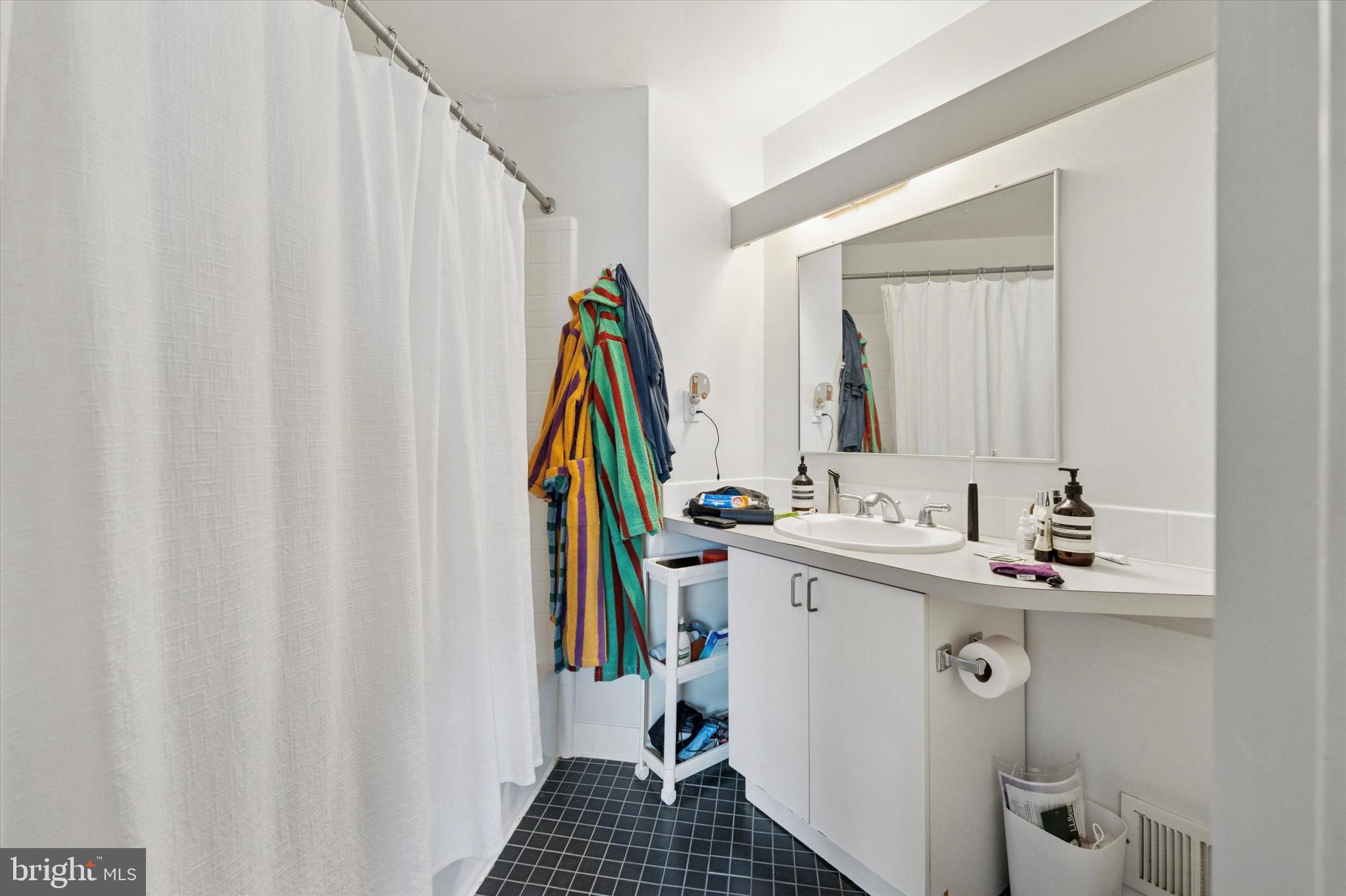 615 South 10th Street Philadelphia, PA 19147 - Photo 45 of 50 Unit 2F- Bathroom 2