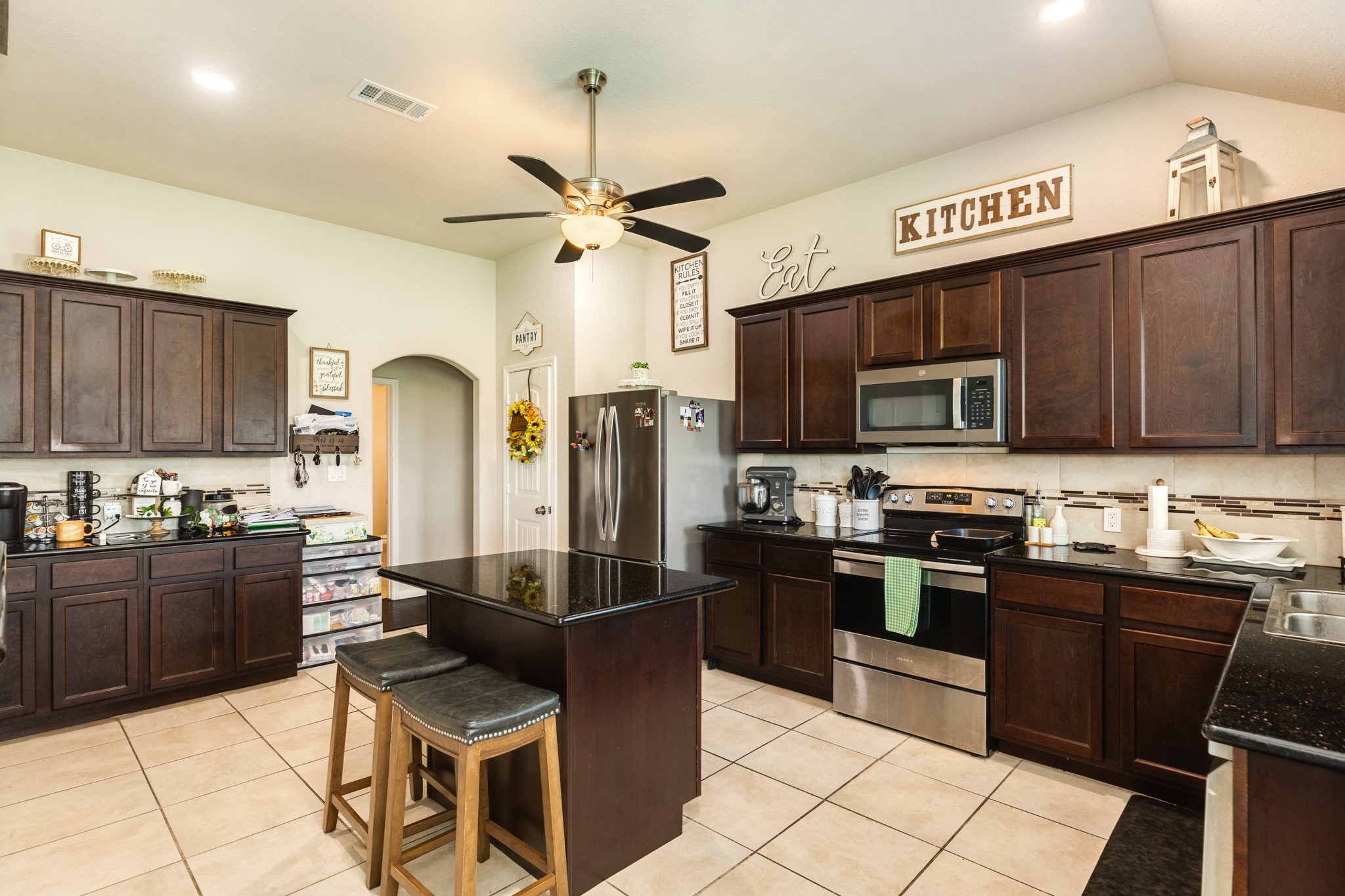 920 Quarter Horse Trail Angleton, TX 77515 - Photo 6 of 18