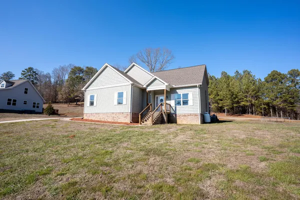 $369,000 | 185 Bell Lake Drive, Trenton, GA 30752