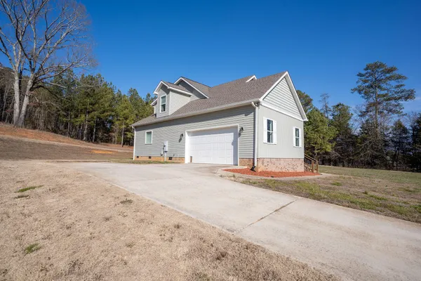 $369,000 | 185 Bell Lake Drive, Trenton, GA 30752