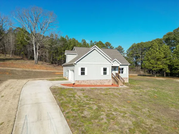$369,000 | 185 Bell Lake Drive, Trenton, GA 30752