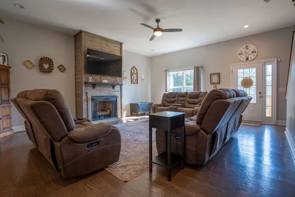 $369,000 | 185 Bell Lake Drive, Trenton, GA 30752
