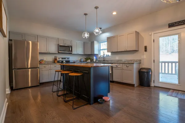 $369,000 | 185 Bell Lake Drive, Trenton, GA 30752