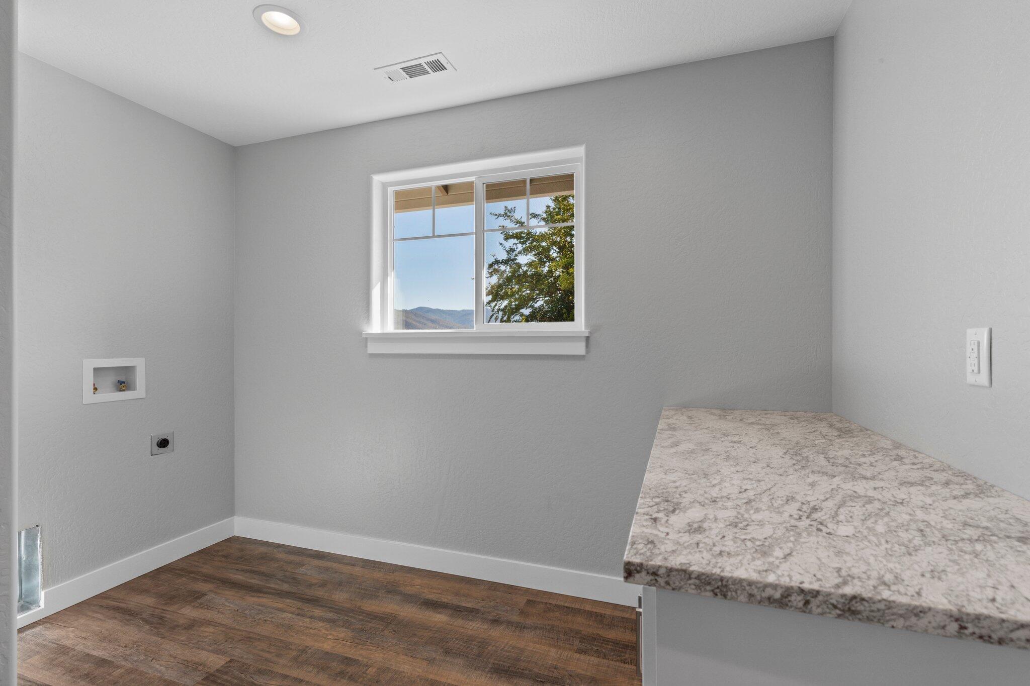 213 Samuel Lane Loop Road Phoenix, OR 97535 - Photo 15 of 28