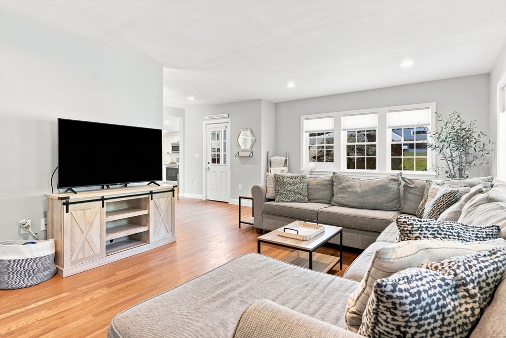 19 Locust Road Cohasset, MA 02025 - Photo 12 of 39 Gallery Image 12