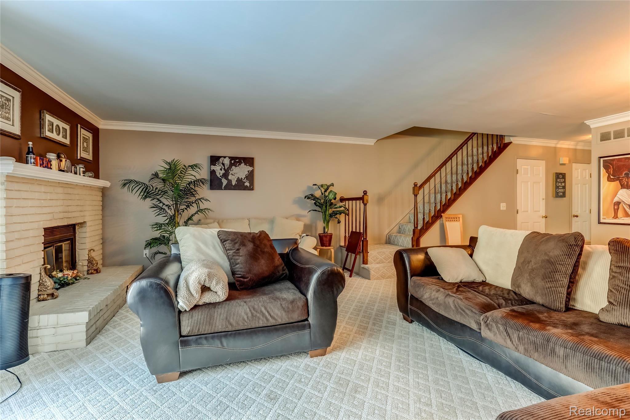 520 Tennyson Rochester, MI 48307 - Photo 8 of 25 520 Tennyson, Rochester Hills, MI-8.jpg-FULL