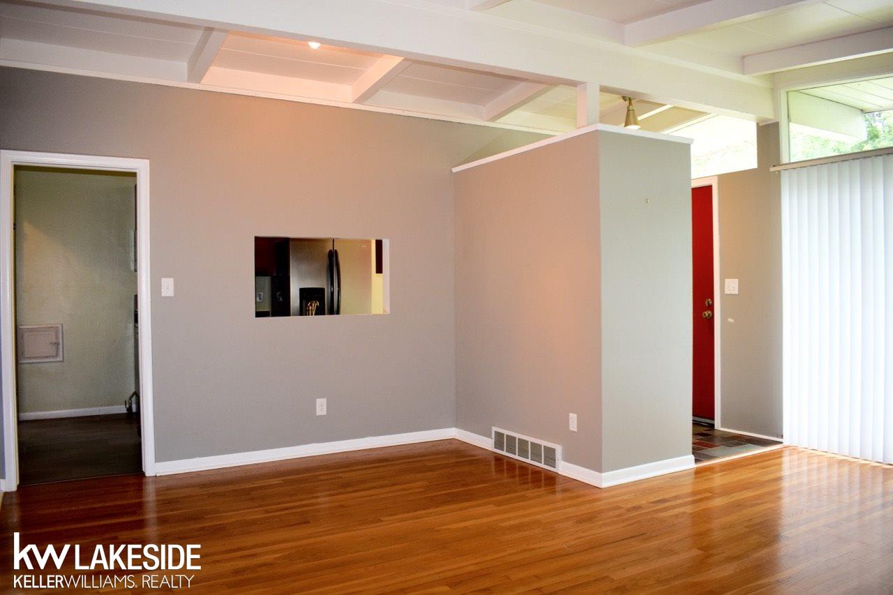 29632 Chelmsford Road Southfield, MI 48076 - Photo 6 of 19 31301056-5.JPG