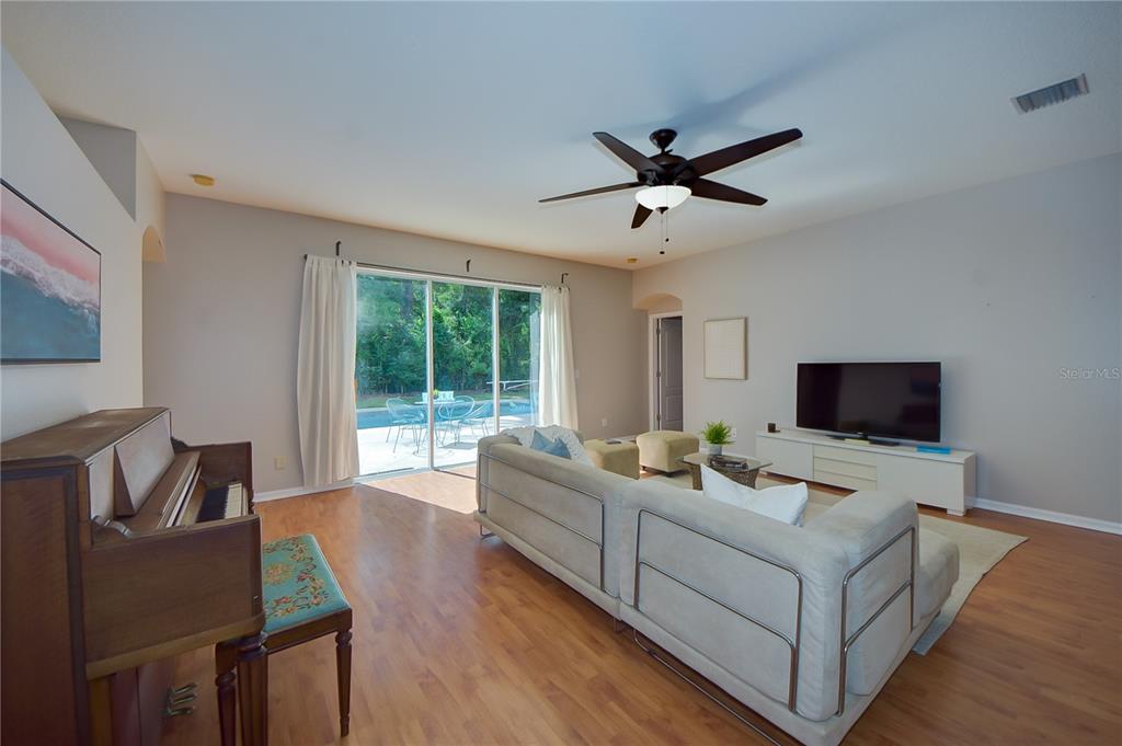 2823 Windcrest Oaks Court Valrico, FL 33594 - Photo 25 of 41