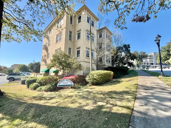 $1,150 | 2068 Walton Way, Unit 403, Augusta, GA 30904