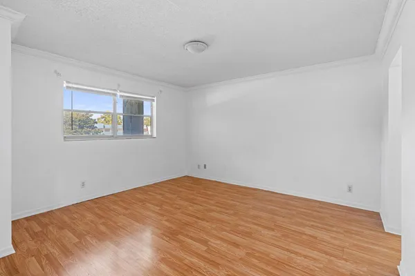 $2,000 | 6075 North Sabal Palm Boulevard, Unit 301, Tamarac, FL 33319