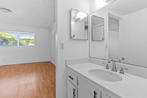 $2,000 | 6075 North Sabal Palm Boulevard, Unit 301, Tamarac, FL 33319