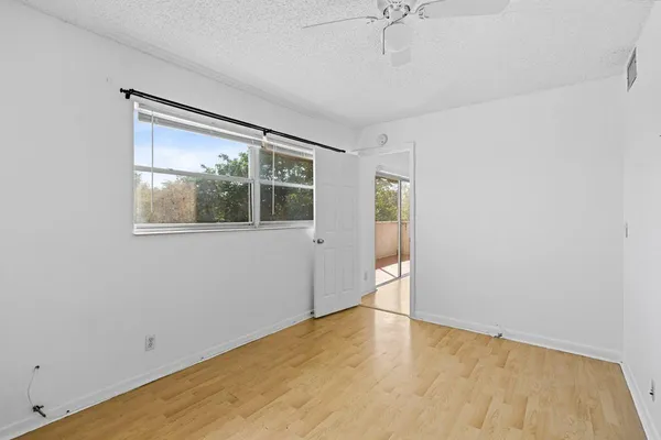 $2,000 | 6075 North Sabal Palm Boulevard, Unit 301, Tamarac, FL 33319