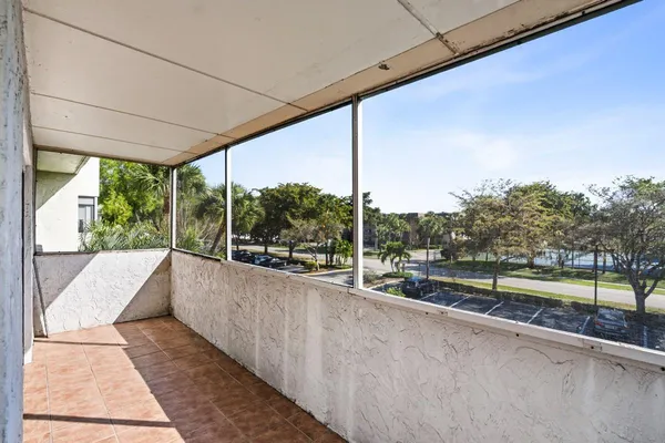 $2,000 | 6075 North Sabal Palm Boulevard, Unit 301, Tamarac, FL 33319