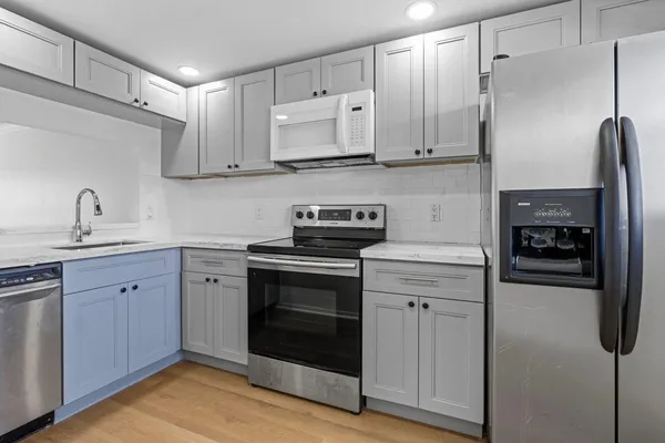 $2,000 | 6075 North Sabal Palm Boulevard, Unit 301, Tamarac, FL 33319