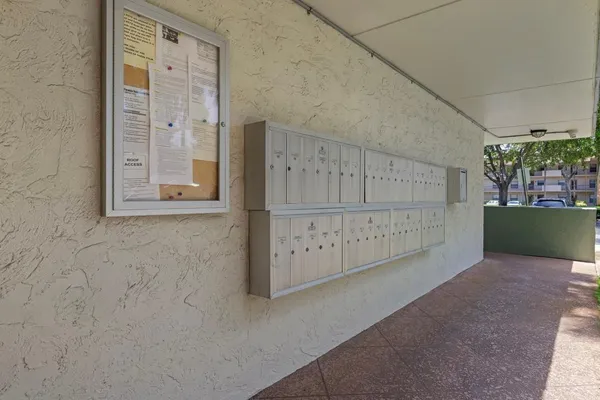 $2,000 | 6075 North Sabal Palm Boulevard, Unit 301, Tamarac, FL 33319