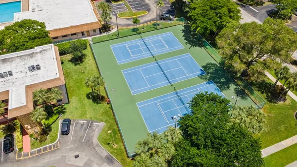 $2,000 | 6075 North Sabal Palm Boulevard, Unit 301, Tamarac, FL 33319